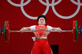 In this chinese name, the family name is hou. N6f0dk9jyb3sjm