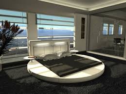 Alle verfügbaren größen können sie im konfigurator ansehen. Luxus Schlafzimmer Mit Wasserbett Rund Und Teppichboden Schwarz Freshouse