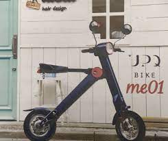 速報 超小型折り畳み電動バイクupq bike me01は夏発売 公道走行が可能 12万7000円 engadget 日本版 電動バイク 車 トランク バイク