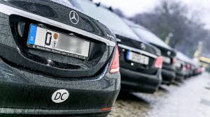 Перевод контекст diplomatenkennzeichen c немецкий на русский от reverso context: Botschaftsmitarbeiter Als Verkehrsrowdys Diplomaten Haben Mehr Als 20 000 Verkehrsverstosse Begangen Rbb24