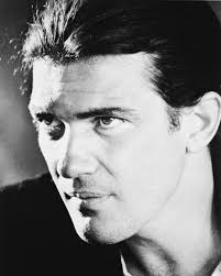 This is a film of revenge and entails our hero antonio heading into a town looking for 'bucho.' suffice to say that banderas plays the role of an expert killer and has a couple of 'mariachi's in tow. Antonio Banderas Desperado Photo Art Com