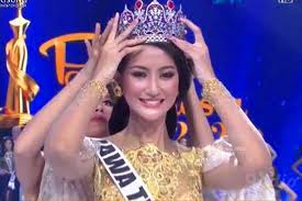 Alexa gurtskaia of georgia crowned her successor naomi thusi of south africa at the end of the event. Ayu Maulida Of Jawa Timur Was Crowned Puteri Indonesia 2020