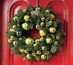 Cool Christmas Wreath Decoration Ideas For Exterior Door Christmas Wreaths Christmas Decorations Wreaths Christmas Ornament Wreath