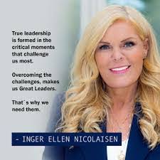 Kelly Luffman's Instagram, Twitter & Facebook