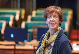 Annemarie jorritsma heeft samen met paul rosenmöller een motie ingediend om te onderzoeken hoe dit aangepakt kan worden. Meisje Ik Zal Jou Eens Uitleggen Hoe Het Zit Foto Gelderlander Nl