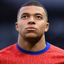 Mbappé stammt aus einer sportlichen familie, sein vater spielte bereits aktiv fußball und die er fing im alter von fünf jahren im verein as bondy zu spielen an. Sl8 7y8jkoswmm