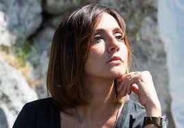 Ambra angiolini , es una actriz, conductora de televisión y ex cantante italiana; Ambra Angiolini L Amara Confessione Dopo La Convivenza Con Allegri Lanostratv