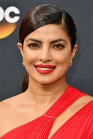 Priyanka Chopra turns writer with memoir