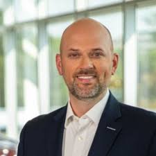 Congratulations to Kyle Bazemore and Ashli Bobo as they trade chairs within  the Nissan Group Communications leadership team from Apr.