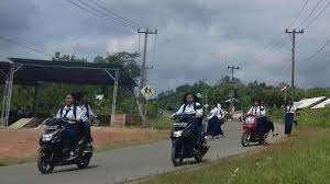 Image result for pelajar berangkat sekolah
