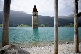 More than 160 homes were submerged, and. Die Geschichte Uber Den Kirchturm Im See Von Sudtirol