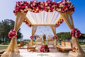Floral Decor Indian Weddings Day Wedding Regardless Of The Time And Duration Flower Deco Indian Wedding Ceremony Wedding Stage Decorations Mandap Decor