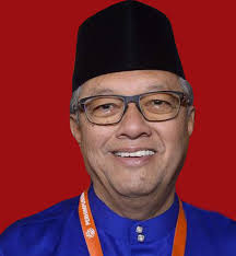 Majlis tertinggi parti liberal demokratik (ldp) yang bermesyuarat hari ini meluluskan usul untuk parti tempatan sabah itu menyertai perikatan nasional (pn). Supreme Council Members Umno