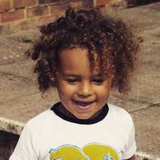 Au top durant les années hippies des décennies 60 et 70, puis petit à petit raccourcie, la coupe de cheveux coupe de cheveux garçon avec dessus 20 idées de coiffure pour enfant, fille ou garçon | coupe cheveux mi long garcon, coupe de … from i.pinimg.com. 1001 Idees Mignonnes De Coupe Et Coiffure Pour Petit Garcon