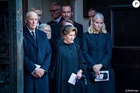 Esta enfermedad degenerativa y que provoca la cicatrización del pulmón podría delimitar el ejercicio de su profesión. Casa Real De Noruega Pagina 75