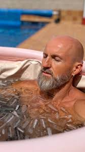 El hielo no enfría, despierta!, ., ., ., ., ., ., ., ., ., ., ., #wimhof  #bañohielo #inmersionhielo #hornesis #biohack #biohacking