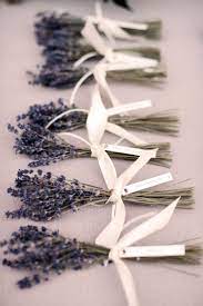 海外花嫁に学ぶ お洒落で可愛い席札の簡単手作り方法 french wedding lavender wedding bouquet trendy wedding favors