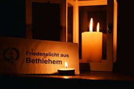 Die infos friedenslicht 2012 auch in diesem jahr bringen pfadfinderinnen und pfadfinder zu friedenslicht pfadfinder lagerfeuer thinking day pfadfinderinnen psg gänseblümchen brownies. Pfadfinder Holen Das Friedenslicht Nach Viersen