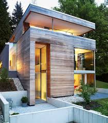 Ausrichtung nach sonnenverlauf um den wohlfühlfaktor im haus zu erhöhen und gleichzeitig energiekosten zu sparen,. Kleiner Grundriss Am Hang Modernes Einfamilienhaus Hanglage Haus Schmales Grundstuck Schmales Haus Architektur Haus Hanglage