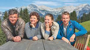Als schauspieler benutzt du deinen ganzen körper, deine. Die Bergdoktor Darsteller Hans Sigl Monika Baumgartner Ronja Forcher Und Heiko Ruprecht Bild Susanne Sigl Doktor Der Bergdoktor Darsteller