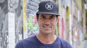 Modelo acusa Bob Brunquist de não pagar pensão da filha e exige prisão do  skatista