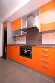 Cocina Naranja Y Gris Oscuro Jpg 480 720 Orange Kitchen Kitchen Room Design Kitchen Design