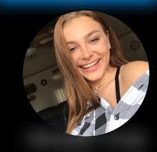 Alexis Sellers's Instagram, Twitter & Facebook