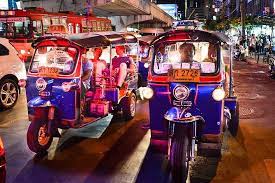 Try to bring the visitors to their destination in collect money to buy some upgrades for your tuk tuk. Bangkok Night Lights Tempel Und Stadtrundfahrt Mit Tuk Tuk 2021 Tiefpreisgarantie
