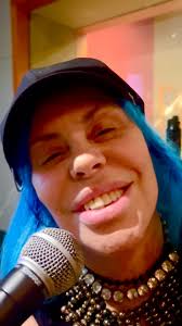 Oi minha gente cheguei do estúdio por volta de duas e pouco da manhã,  acabei de comer e estou postando pra vocês esse vídeo que eu mesma fiz no  estúdio ., Estou muito feliz, porque tudo está ficando ...