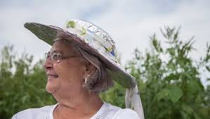 For solar eclipse, these Iowa women mimicked UFO watchers from 1970s