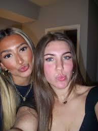 Itzel Pena's Instagram, Twitter & Facebook