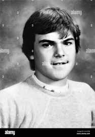 1986 , USA : The american actor JACK BLACK ( born 28 august 1969 ), aged  17, photo from the School Yearbook . Unknown photographer .- HISTORY