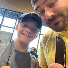 How to get a personalized neon sign made?