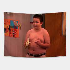 Gibby gibson is a close friend of carly shay, sam puckett, freddie benson, and spencer shay, the son of charlotte gibson, and the older brother of guppy. Gibby From Icarly Gibby From Icarly Tapisserie Teepublic De