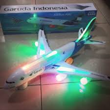 Gita menyebut pesawat terbang cn235 juga dilengkapi dengan berbagai mission sesuai konfigurasi yang dibutuhkan, antara lain angkut militer, cargo, paratroop, medevac, patroli maritim, bahkan vip. Mainan Replika Pesawat Terbang Garuda Miniatur Edukasi Anak Lazada Indonesia