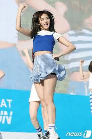 Nah, setelah tren busana ala harajuku dan pantyface (fenomena celana dalam dipakaikan di kepala), kini muncul kehebohan. 10 Ide Rok Mini Rok Mini Wanita Cantik Gadis Cantik Asia
