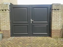 hardhouten poort model 320 met dikke sierlijsten garage interieur garagedeur garagedeuren