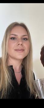 Blond ou passer au plus foncé ? : r/HairStyle