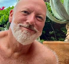 Let me introduce myself: Name: Charlie “Carlitos” Vollmar Height: 6'0”  Weight: 183 lbs Birthday: May 10 Age: 63 Orientation: Gay 🏳️‍🌈  Nationality: American 🇺🇸 Country of Residence: Mexico 🇲🇽 City of  Residence: