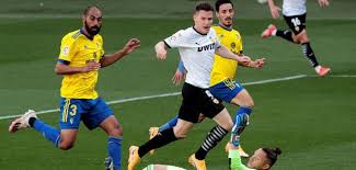 Konuk takım valencia, oyuncusu mouctar diakhaby'ye rakip futbolcu cala tarafından ırkçı ifadeler kullanıldığı. Rca7pgqdlqmmim
