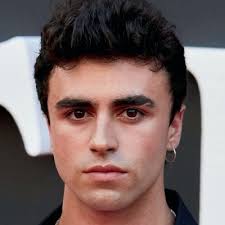 Know famedstar arón piper info such as his biography, wiki, body statistics, height, weight, hair arón piper is a spanish famed star who gained huge fame through played the breakthrough role as. Biografia De Aron Piper Edad Estatura Pack Novia Series Tatuajes Elite Laletrade Biografias Musica Y Letras