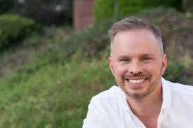 Derick Wright's Instagram, Twitter & Facebook