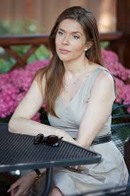 Среди них модель елена перминова, певица сати казанова, стилист александр рогов, а также дарья клюкина и лаура. Zhena Arkadiya Novikova Foto Vozrast Biografiya V Molodosti