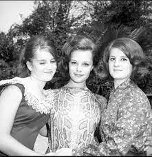 Check spelling or type a new query. Yesilcam Asktir Nilufer Kocyigit Hulya Kocyigit Feryal Kocyigit 3 Kizkardes Ayni Karede 1965 Yapimi Posta Guvercinleri Film Setinden Bir Hatira Fotografi Facebook