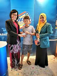 The family name is lim (林). Jpn Melaka On Twitter Penyerahan Hadiah Kepada Pelanggan Bertuah Yg Hadir D Hari Bertemu Pelanggan Bil 1 19 Hari Terbuka Jpnmelaka Yg Dirasmikan Yb Ginie Lim Siew Lin Exco Wanita Pembangunan Keluarga