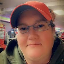 Taylor Mapes's Instagram, Twitter & Facebook