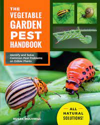 Very few vegetable gardens escape attack from some type of insect. The Vegetable Garden Pest Handbook Identify And Solve Common Pest Problems On Edible Plants All Natural Solutions Mulvihill Susan 9780760370063 Amazon Com Books
