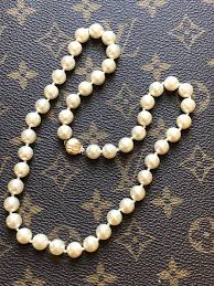 Pearl Necklace Craftsmanship
