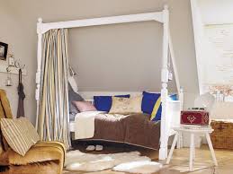 Diy himmelbett variante 2 5. Betthimmel Madchen Selber Machen 16 Praktische Wohnideen Fur Ihre Dachschrage Lqaff Com
