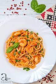 Se pun fructele de mare bine scurse in tigaia cu usturoi si ardei iute si se calesc putin. Fructe De Mare Archives Retete Culinare Din Tara Bucatelor